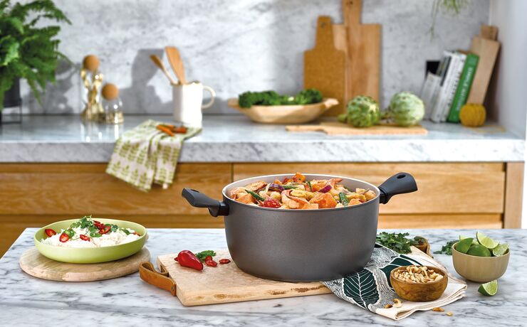 Earth pan stock pot with stew