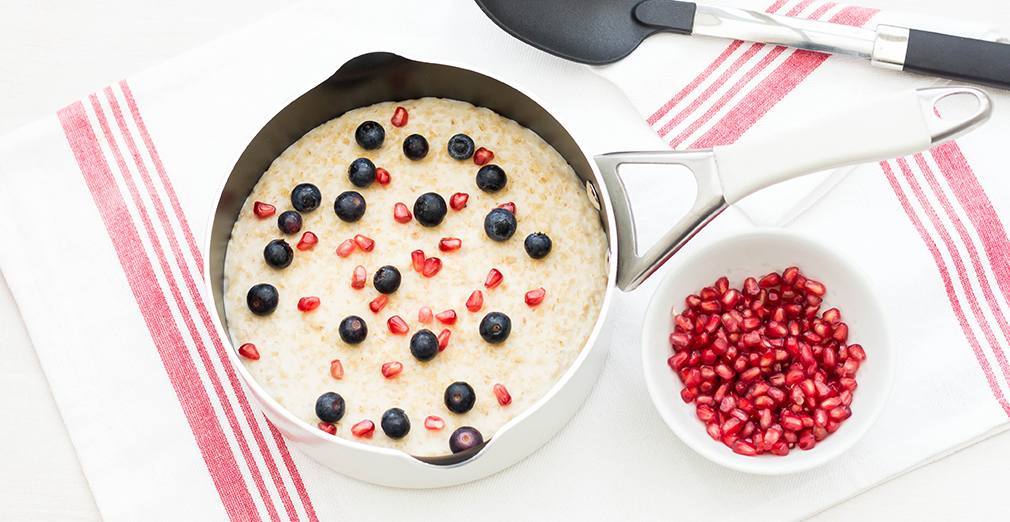 almond porridge in an ivory prestige inspire saucepan