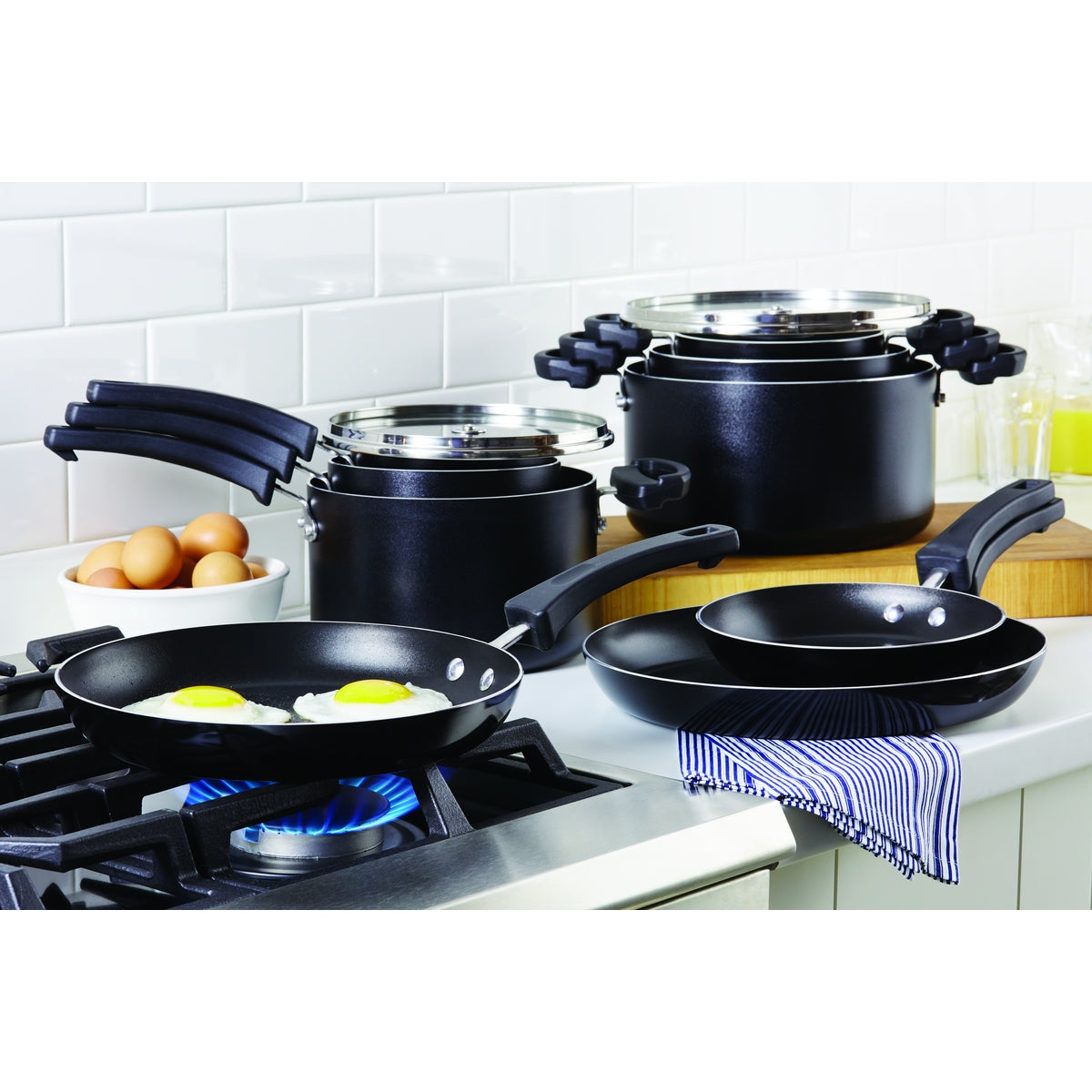 Neat Nests - the ultimate kitchen hack! Aluminium Nesting Non Stick Cookware - frying pan twinpack, saucepan set & pot set available. Shop the collection today & declutter your ktichen!