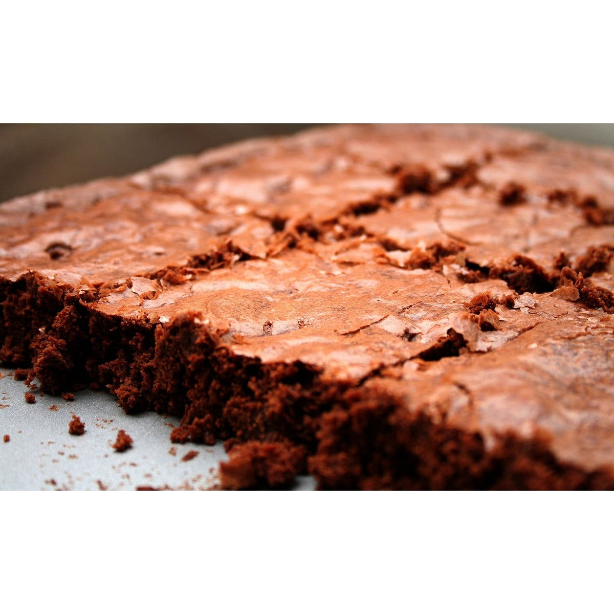 Get perfectly baked brownies with Prestige's Inspire brownie tin. Non stick, strong & durable